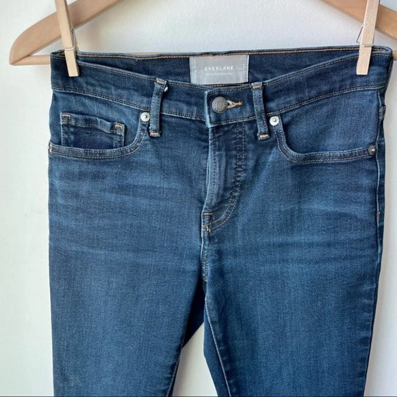 Everlane Mid-Rise Skinny Ankle Jean - Picture 4 of 9